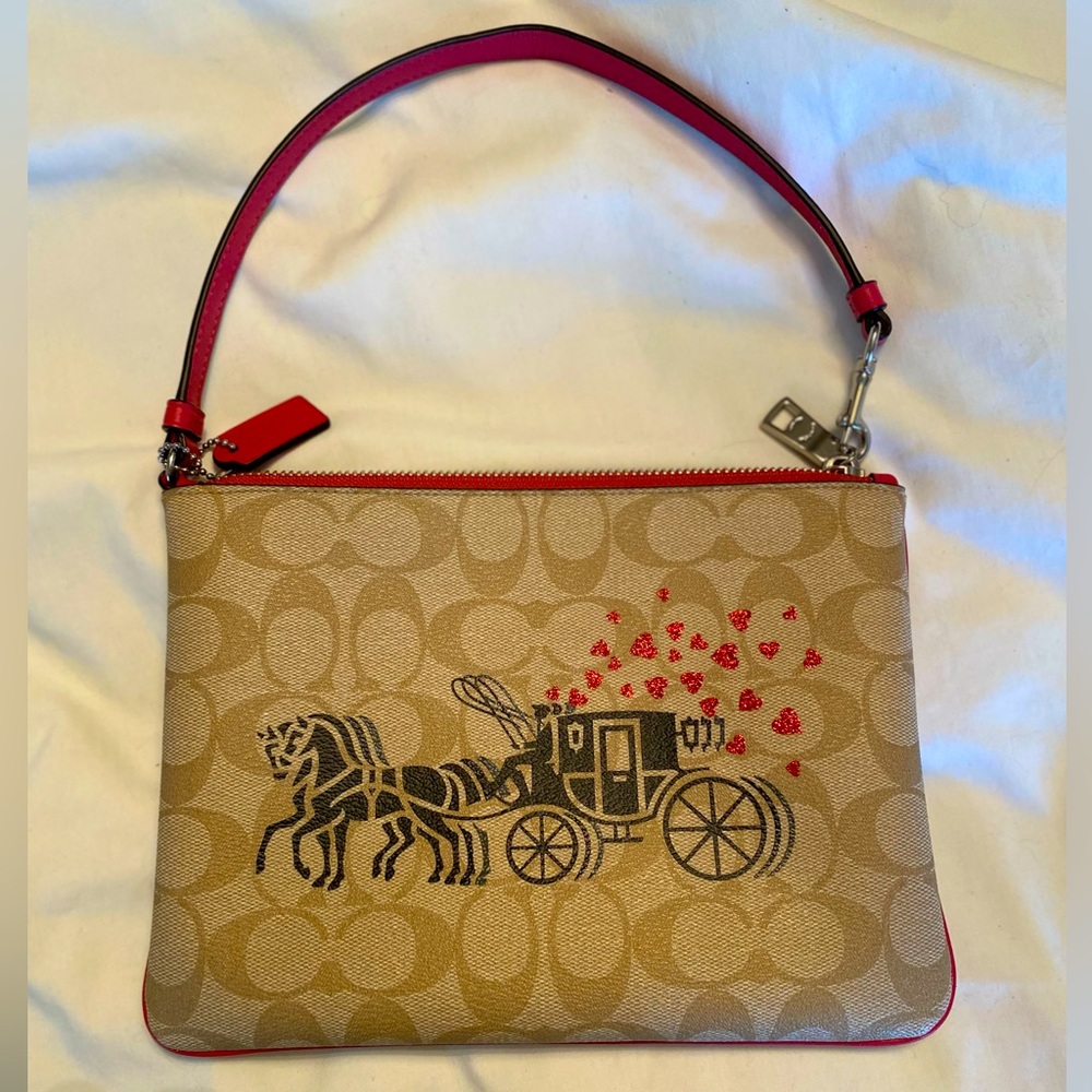 NWOT Coach Gallery Signature Horse and Carriage Hearts Motif 91543 91/4L 6 3/4H